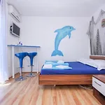 Peaceful With Style - Two Bedroom Bedroom Lejlighed