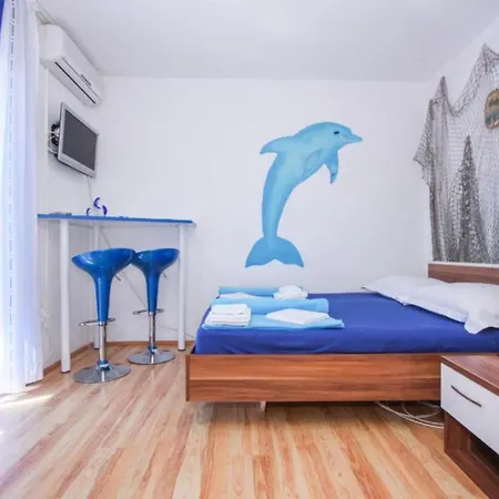 Peaceful With Style - Two Bedroom Bedroom Apartman
