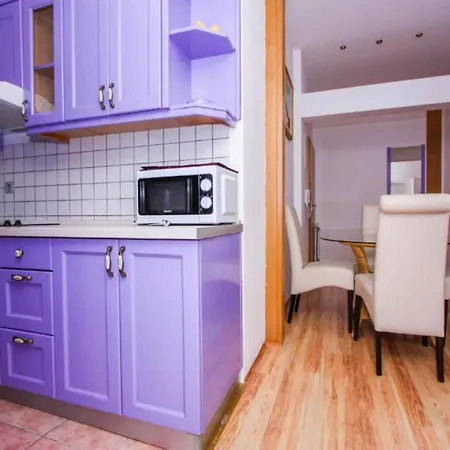 Peaceful With Style - Two Bedroom Bedroom Apartman Trogir