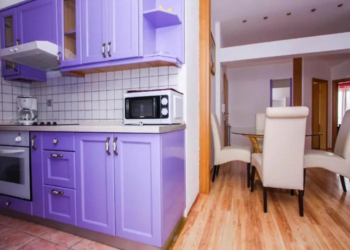 Peaceful With Style - Two Bedroom Bedroom Apartment Trogir