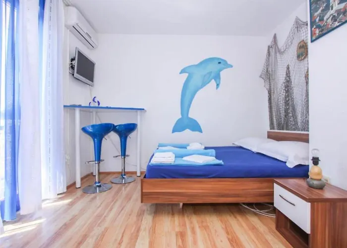 Peaceful With Style - Two Bedroom Bedroom Apartment