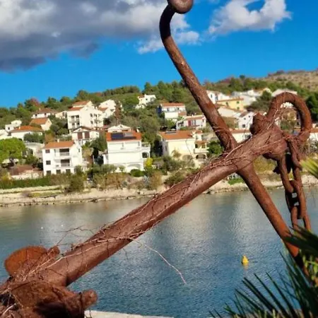 Peaceful With Style - Two Bedroom Bedroom Appartement *